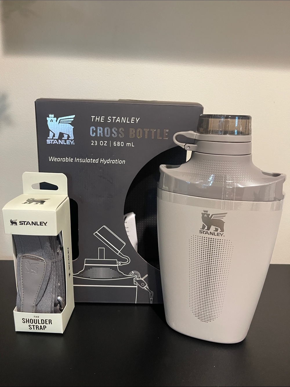 ❤️NEW!!!❤️ Stanley 23 oz Cross Bottle designed for wearable insulated hydration.